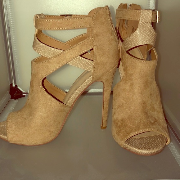 Shoe Dazzle Shoes - High Heels